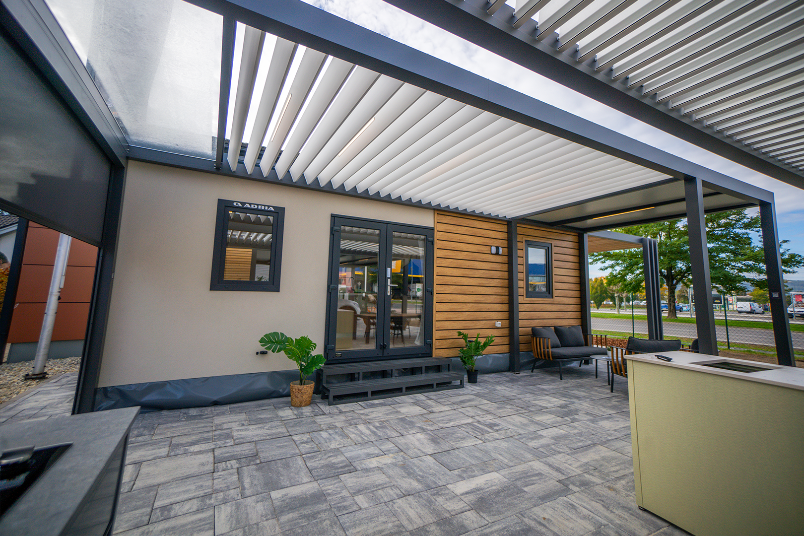 Graz Showroom horizontal 65