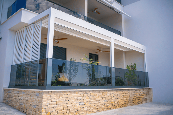 pergola-soltec-170-28-type-2-zip-roller-blinds-sliding-panels-croatia (2)