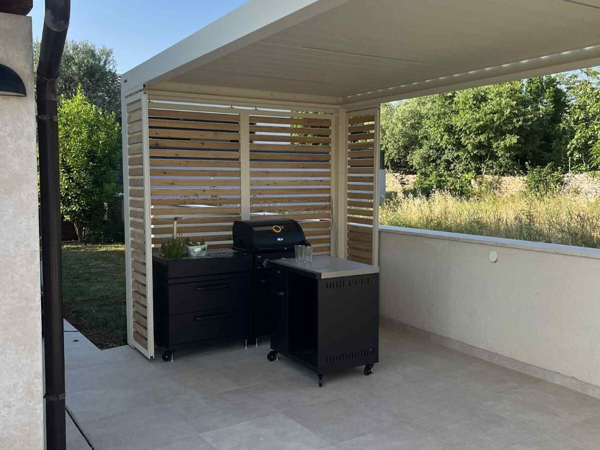 pergola-soltec-170-28-type-7-fixed-panels-white-croatia (3)